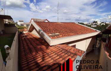 Casa 02 dormitórios e 344m² de área total no centro de Aguas de Lindoia – SP