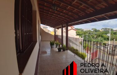 Casa 02 dormitórios e 344m² de área total no centro de Aguas de Lindoia – SP