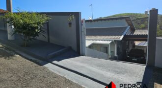 Linda Casa 02 dormitórios e 480m² de área total próximo ao centro de Serra Negra – SP