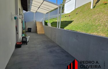 Linda Casa 02 dormitórios e 480m² de área total próximo ao centro de Serra Negra – SP