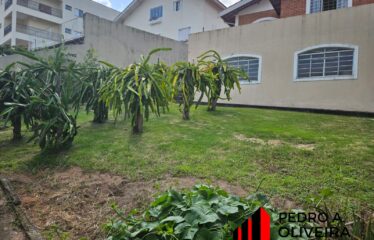 Linda Casa térrea 03 dormitórios e 178m² de área útil em Serra Negra – SP