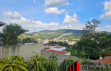 Linda Casa térrea 03 dormitórios e 178m² de área útil em Serra Negra – SP