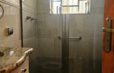 Linda Casa térrea 03 dormitórios e 178m² de área útil em Serra Negra – SP