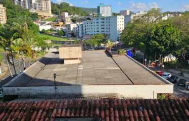 Apartamento 02 dormitórios e 90m² de área útil no centro de Serra Negra – SP