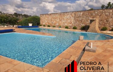 Casa 03 dormitórios e 130m² de área útil em condomínio fechado em Serra Negra – SP