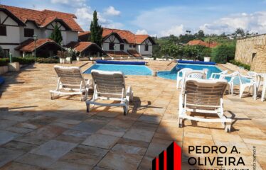 Casa 03 dormitórios e 130m² de área útil em condomínio fechado em Serra Negra – SP