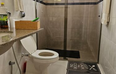 Casa 03 dormitórios e 130m² de área útil em condomínio fechado em Serra Negra – SP