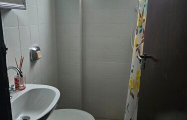 Apartamento 02 dormitórios e 85m² de área útil no centro em Serra Negra – SP