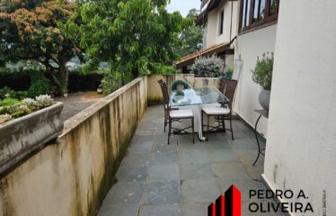 Casa 03 dormitórios e 130m² de área útil em condomínio fechado em Serra Negra – SP