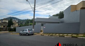 Belíssima casa 02 dormitórios e 145m² de área útil recém construída em Serra Negra – SP