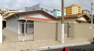 Casa 02 dormitórios e 308m² de área total no centro de Serra Negra – SP