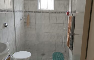 Casa 02 dormitórios e 308m² de área total no centro de Serra Negra – SP