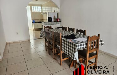 Casa 03 dormitórios e 150m² de área útil, próximo ao centro de Serra Negra – SP