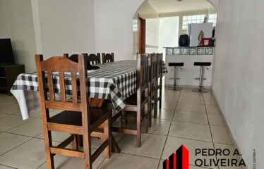 Casa 03 dormitórios e 150m² de área útil, próximo ao centro de Serra Negra – SP