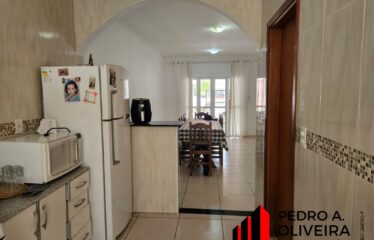 Casa 03 dormitórios e 150m² de área útil, próximo ao centro de Serra Negra – SP