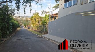 Belíssima e moderna casa 03 dormitórios e 397m² de área total em Serra Negra – SP