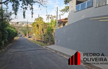 Belíssima e moderna casa 03 dormitórios e 397m² de área total em Serra Negra – SP