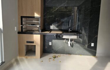 Belíssima e moderna casa 03 dormitórios e 397m² de área total em Serra Negra – SP