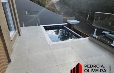 Belíssima e moderna casa 03 dormitórios e 397m² de área total em Serra Negra – SP