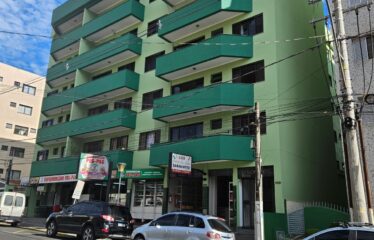 Amplo Apartamento 03 dormitórios e 130m² de área útil no centro de Serra Negra – SP