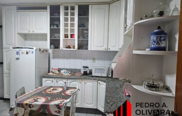 Amplo Apartamento 03 dormitórios e 130m² de área útil no centro de Serra Negra – SP