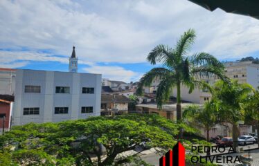 Amplo Apartamento 03 dormitórios e 130m² de área útil no centro de Serra Negra – SP