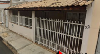 Casa 03 dormitórios e 150m² de área útil, próximo ao centro de Serra Negra – SP