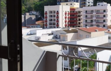 Apartamento 03 dormitórios e 120m² de área útil no centro de Serra Negra – SP