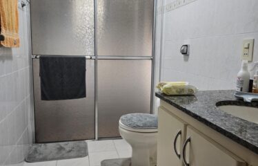 Apartamento 02 dormitórios e 85m² de área útil no centro de Serra Negra – SP