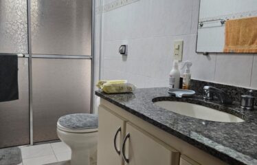 Apartamento 02 dormitórios e 85m² de área útil no centro de Serra Negra – SP