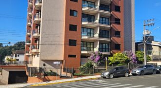 Amplo Apartamento 03 dormitórios e 182m² de área útil no centro de Serra Negra – SP