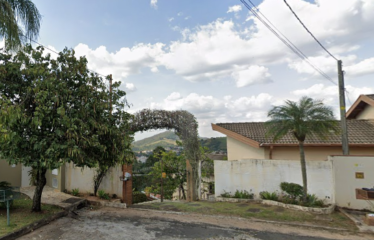 Chácara 03 dormitórios e 1753m² de área total no centro de Serra Negra – SP