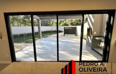 Linda e Moderna casa 03 dormitórios e 115m² de área útil em Serra Negra – SP