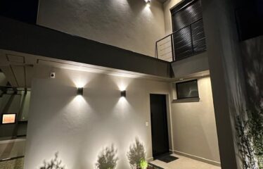Linda e Moderna casa 03 dormitórios e 115m² de área útil em Serra Negra – SP