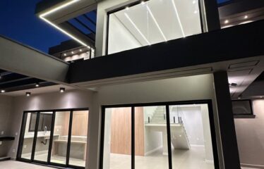 Linda e Moderna casa 03 dormitórios e 115m² de área útil em Serra Negra – SP