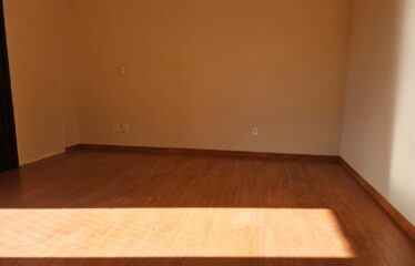 Amplo Apartamento 03 dormitórios e 182m² de área útil no centro de Serra Negra – SP