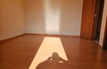 Amplo Apartamento 03 dormitórios e 182m² de área útil no centro de Serra Negra – SP