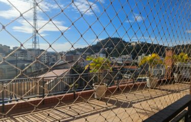 Amplo Apartamento 03 dormitórios e 182m² de área útil no centro de Serra Negra – SP