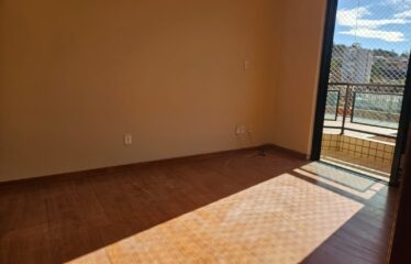 Amplo Apartamento 03 dormitórios e 182m² de área útil no centro de Serra Negra – SP