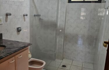 Amplo Apartamento 03 dormitórios e 182m² de área útil no centro de Serra Negra – SP