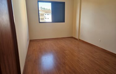 Amplo Apartamento 03 dormitórios e 182m² de área útil no centro de Serra Negra – SP