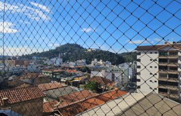 Amplo Apartamento 03 dormitórios e 182m² de área útil no centro de Serra Negra – SP