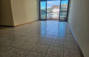 Amplo Apartamento 03 dormitórios e 182m² de área útil no centro de Serra Negra – SP