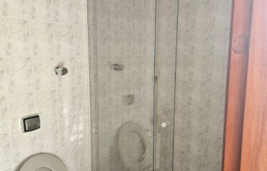Amplo Apartamento 03 dormitórios e 182m² de área útil no centro de Serra Negra – SP