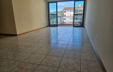 Amplo Apartamento 03 dormitórios e 182m² de área útil no centro de Serra Negra – SP
