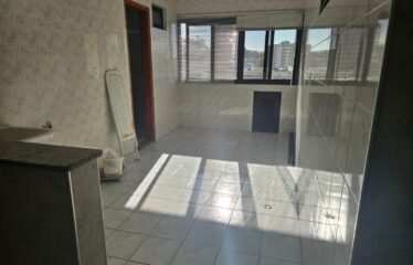 Amplo Apartamento 03 dormitórios e 182m² de área útil no centro de Serra Negra – SP