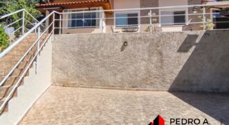 Belíssima casa 03 dormitórios e fino acabamento à 2 minutos do centro de Serra Negra -SP