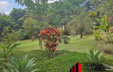Chácara 03 dormitórios e 1753m² de área total no centro de Serra Negra – SP