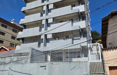 Apartamento 02 dormitórios e 85m² de área útil no centro de Serra Negra – SP