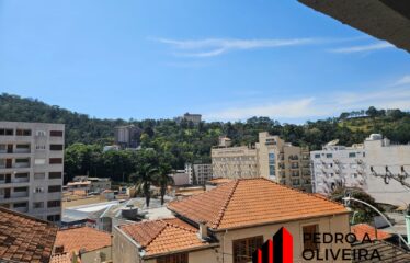 Apartamento 02 dormitórios e 85m² de área útil no centro de Serra Negra – SP